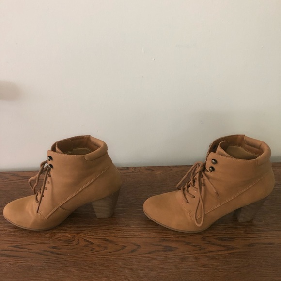 Gently used 8.5 Andiamo boots - Picture 3 of 8
